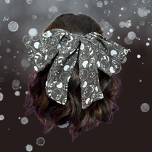Cargar imagen en el visor de la galería, Over-sized Hair Bow | Video Game | Spooky Ghost