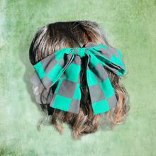 Cargar imagen en el visor de la galería, Japanese Over-sized Hair Bow | Anime KNY | Black and Green Checkers
