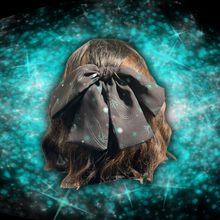 Load image into Gallery viewer, Hairbow Pin to Back Soul Collector