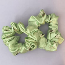 Cargar imagen en el visor de la galería, Satin Hair Scrunchie | Anime ATLA | Earth Lemur