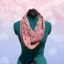 Cargar imagen en el visor de la galería, Chiffon Infinity Scarf | Pink Geometric Flower
