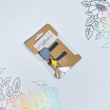 Cargar imagen en el visor de la galería, enamel upset anime lines and sparkle alligator hair clip set